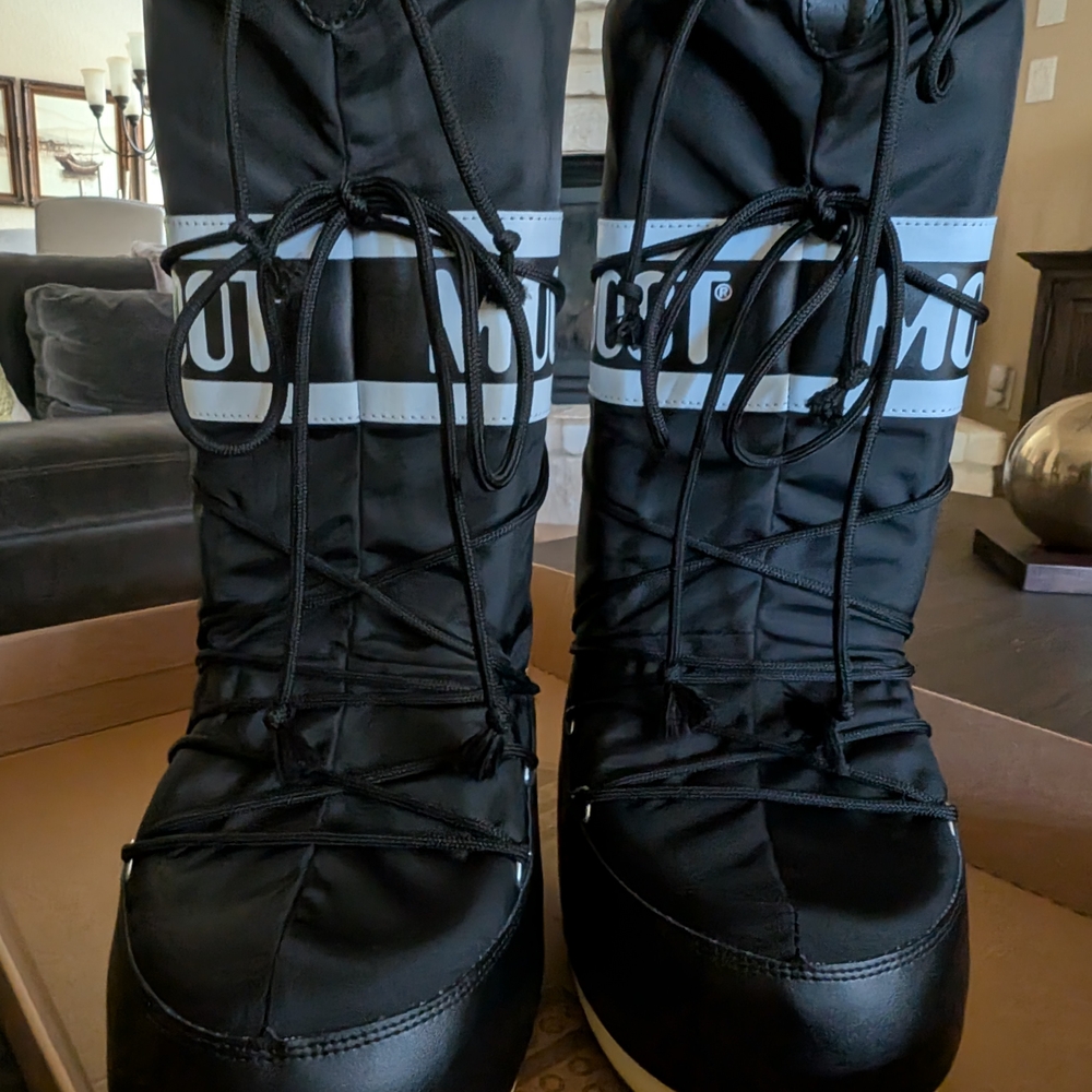 Black Moon Boots with Logo